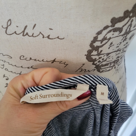 Soft Surroundings Waldport Striped Navy White Sleveless Top Size M LIKE NEW - Picture 4 of 8